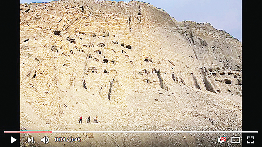 尼泊爾峭壁發現上萬神秘洞穴