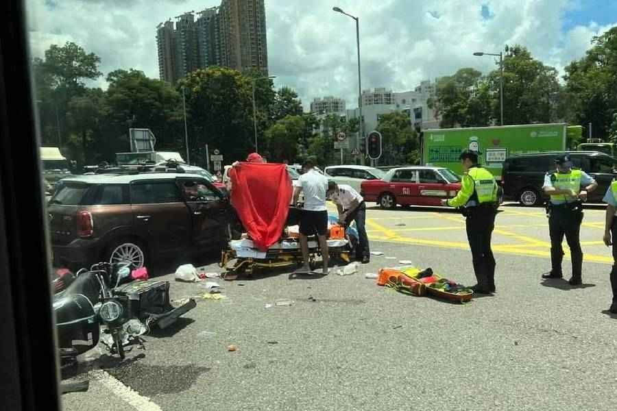 火炭私家車與鐵騎相撞 Foodpanda鐵騎士送院搶救