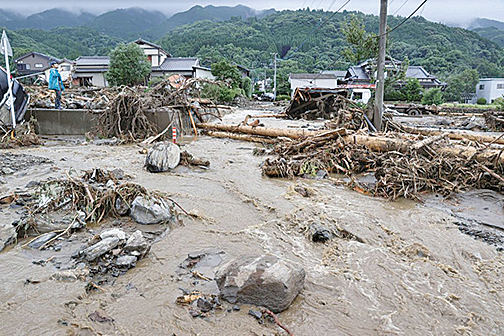 日本九州罕見豪雨引發山崩 一死三失聯 數萬人撤離