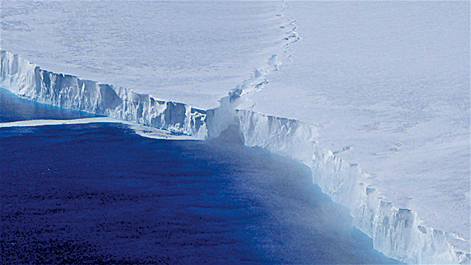 南極冰架裂縫長達110哩大冰山隨時會誕生