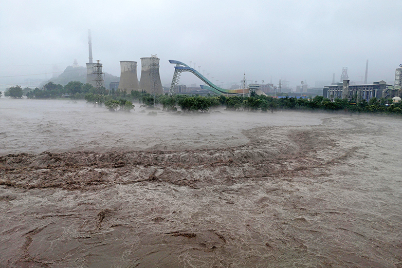 8月1日，北京門頭溝永定河洪水狀況。（CNS/AFP via Getty Images）