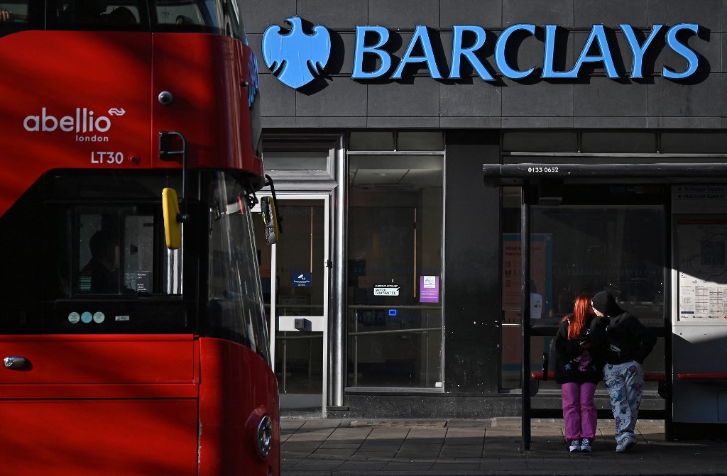 本地傳媒報道，英國的巴克萊銀行（Barclays）正在考慮將其歐洲總部從愛爾蘭的都柏林（Dublin）遷往巴黎。資料圖片。(Justin TALLIS / AFP)