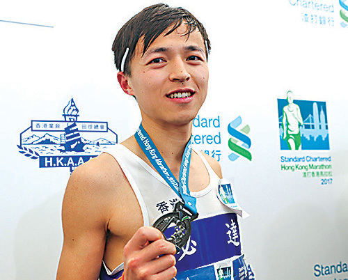 24歲的魏賡辭職備戰半年後首次挑戰全馬，成為今年最快的香港華人。（余鋼／大紀元）