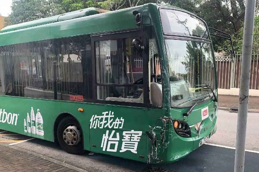 【有片】車cam直擊｜九巴廣播道連炒兩車