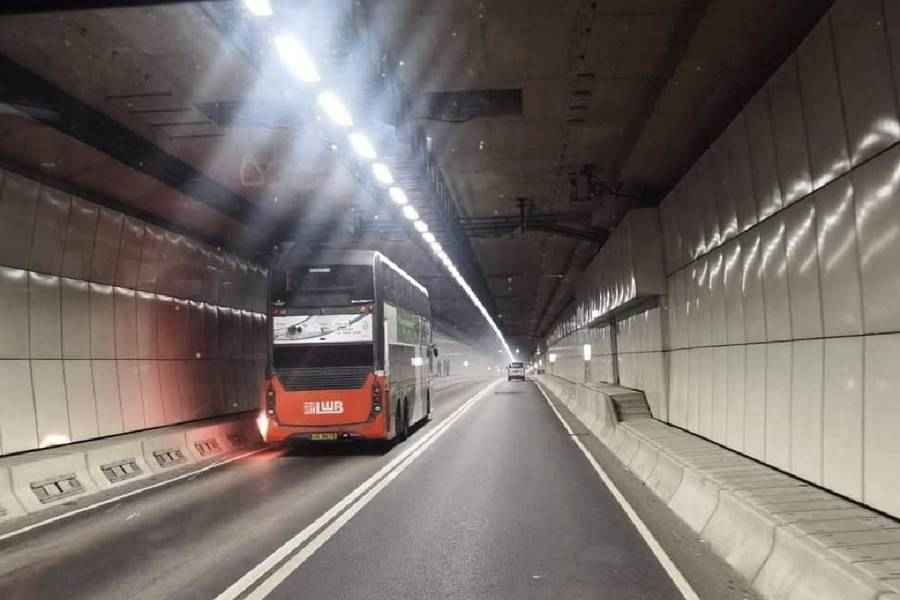【有片】屯赤隧道巴士起火 乘客徒步離開