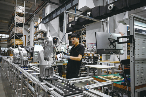 大陸規模以上工業企業前7個月連降。圖為中國的工廠。（Jade GAO / AFP）