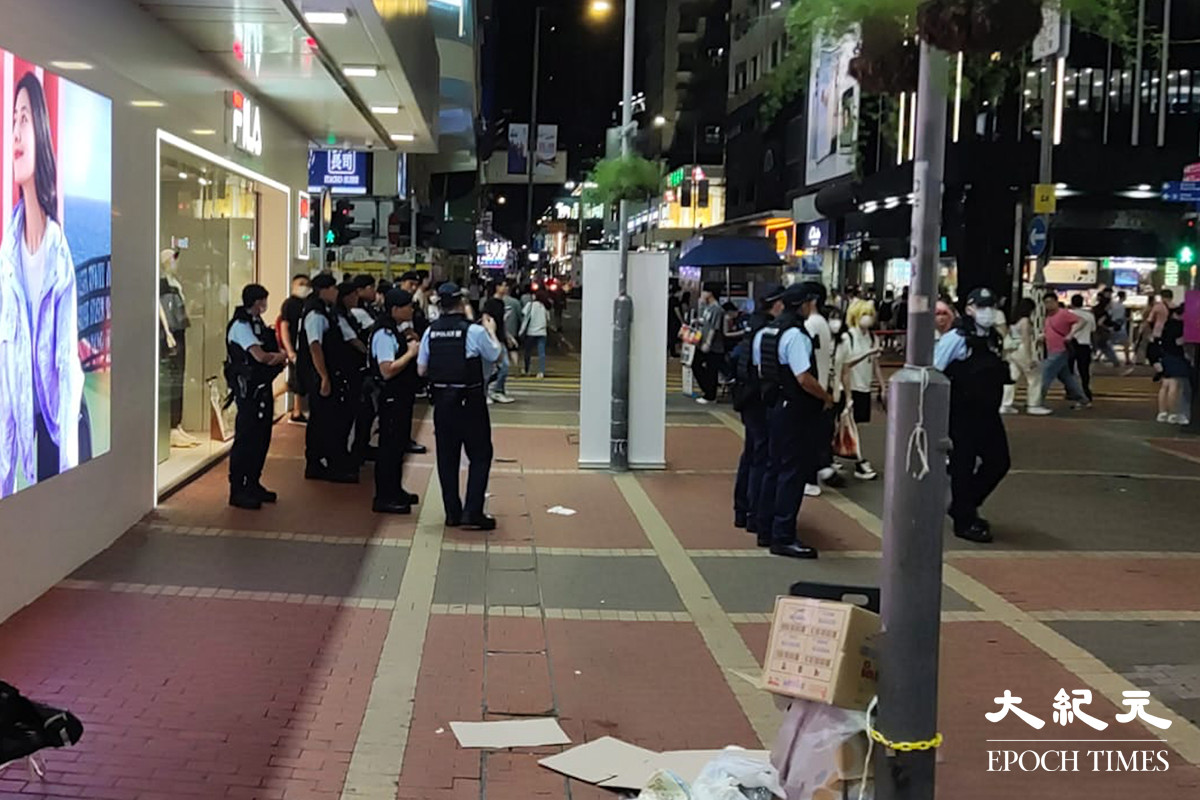 入夜後，旺角一帶有不少警員駐守。（鄭兆東／大紀元）