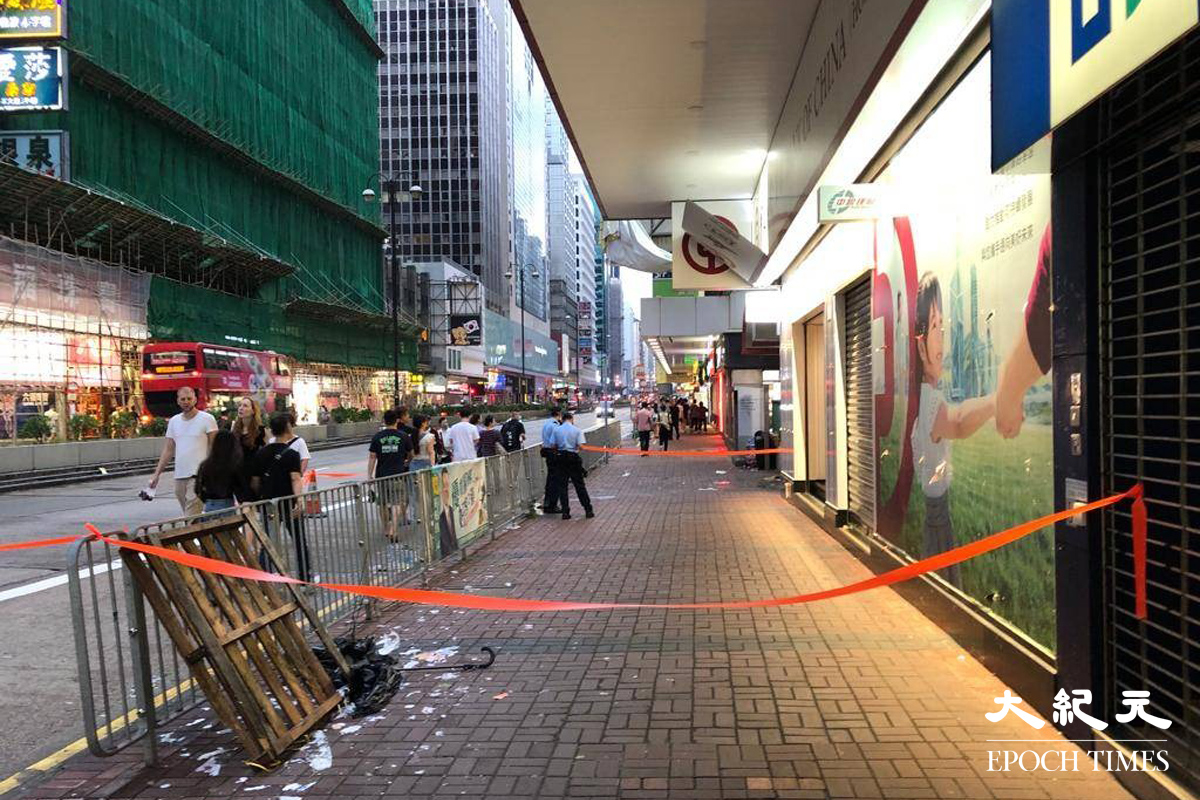 旺角中銀招牌吊吊揈途人被迫走出馬路【有片】｜大紀元時報香港｜獨立敢言的良心媒體