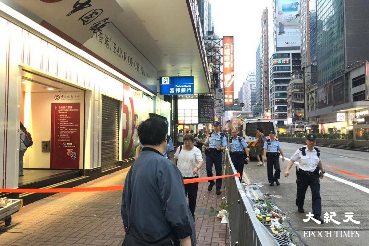 旺角中銀招牌吊吊揈途人被迫走出馬路【有片】｜大紀元時報香港｜獨立敢言的良心媒體