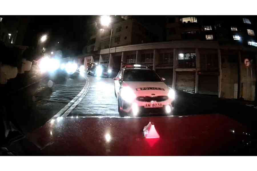 【有片】 跑馬地警車撞的士