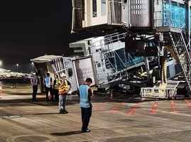香港國際機場登機橋倒塌 暫未接獲傷亡報告