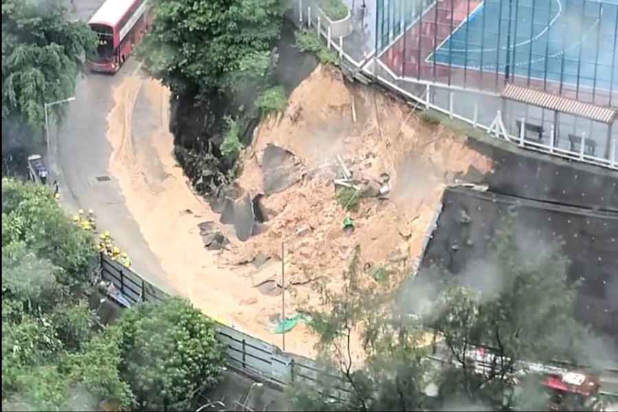 紅磡平治街山泥傾瀉 險波及雙層巴士