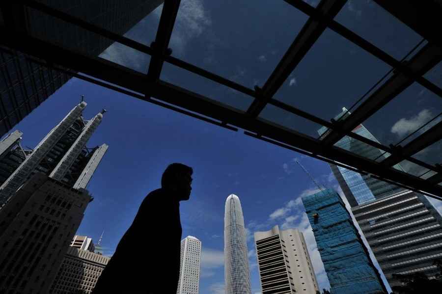 彭博：曾經雄心勃勃的香港銀行家變成失落的一代