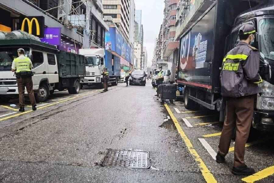 旺角交通日 警即時拖走多輛汽車