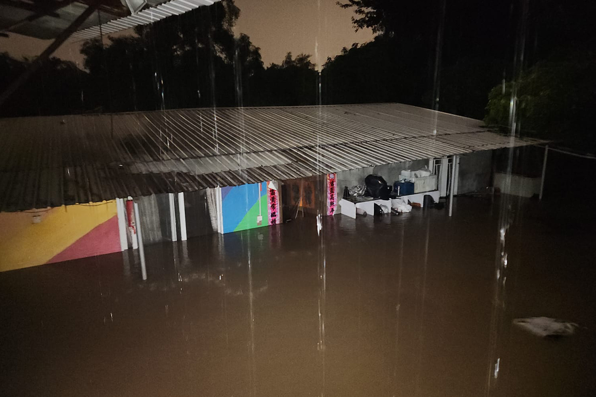 上水虎地坳村梧桐河畔的「高腳屋」，9月8日大暴雨時水浸一度達1.7米。（虎地坳村村民提供）
