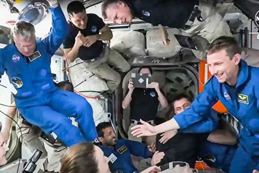 四名太空人離開國際太空站 乘「龍飛船」返地球