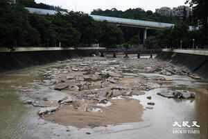 暴雨沖毀城門河河床 遍佈石屎板塊（多圖）