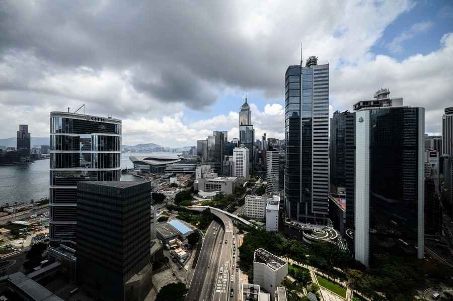 標普：香港樓市低迷削弱開發商信貸力 中小銀行面臨風險