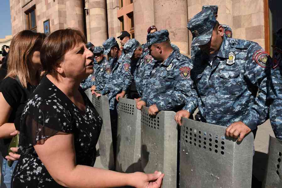 阿塞拜疆對納卡區出兵 亞美尼亞分離勢力突繳械投降