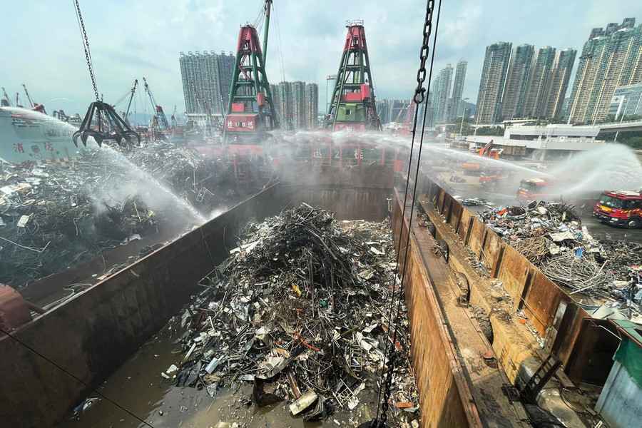 新油麻地避風塘船隻起火