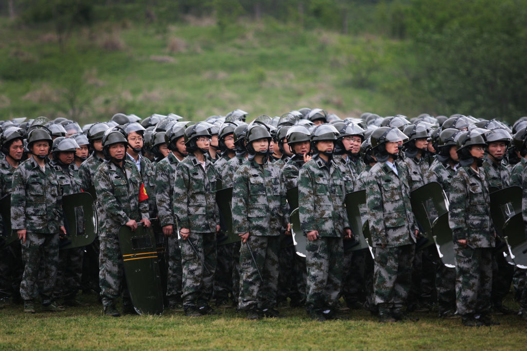 近日，中共國有獨資企業上海城投集團成立「人民武裝部」的消息引發人們廣泛關注。圖為2018年4月，江蘇省南京市舉行民兵應急演習。（China Photos/Getty Images）