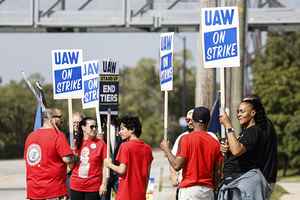 UAW罷工擴大 美三大車企再裁840人