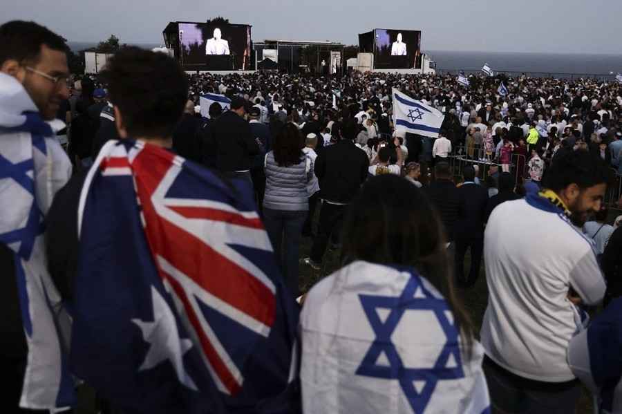 悉尼逾萬人猶太守夜 悼念以色列遇害者
