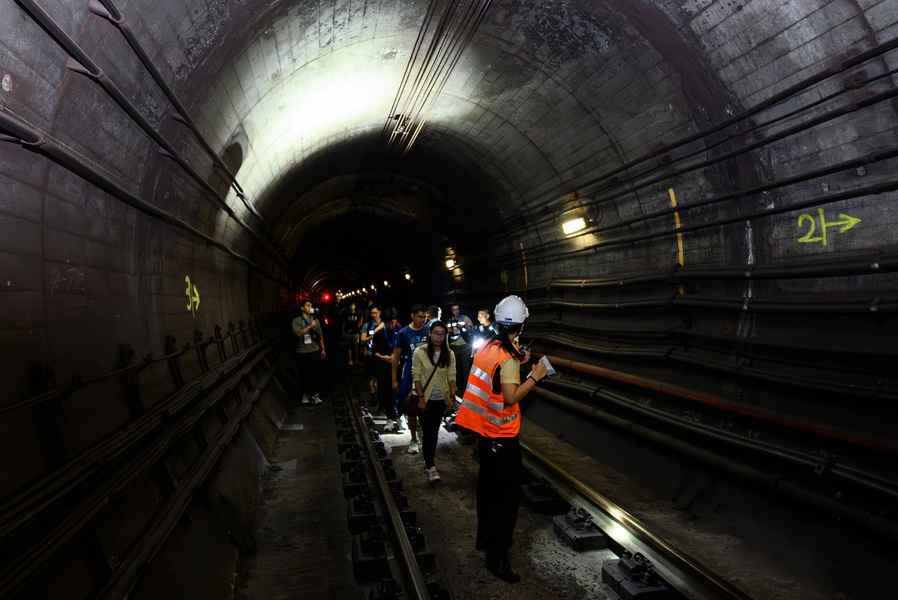 逾千人港鐵演習 模擬列車事故 乘客行落路軌