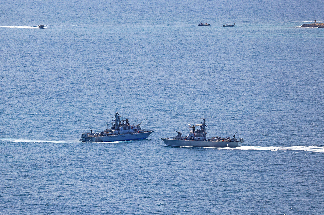 8月18日，以色列海軍艦艇在海上巡邏。（Ronaldo Schemidt/AFP via Getty Images）