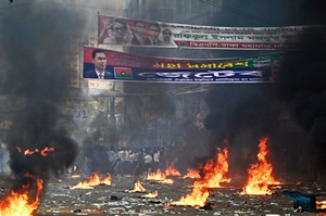 要求總理下台 孟加拉逾10萬人示威爆衝突