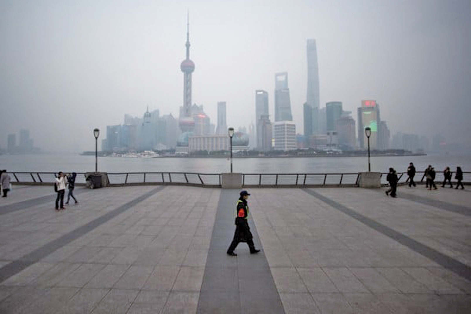 圖為上海黃浦江外灘。（JOHANNES EISELE/AFP）