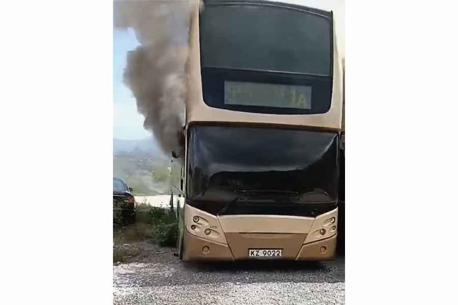 白沙村火燒巴士案 16歲童被控縱火 明早提堂