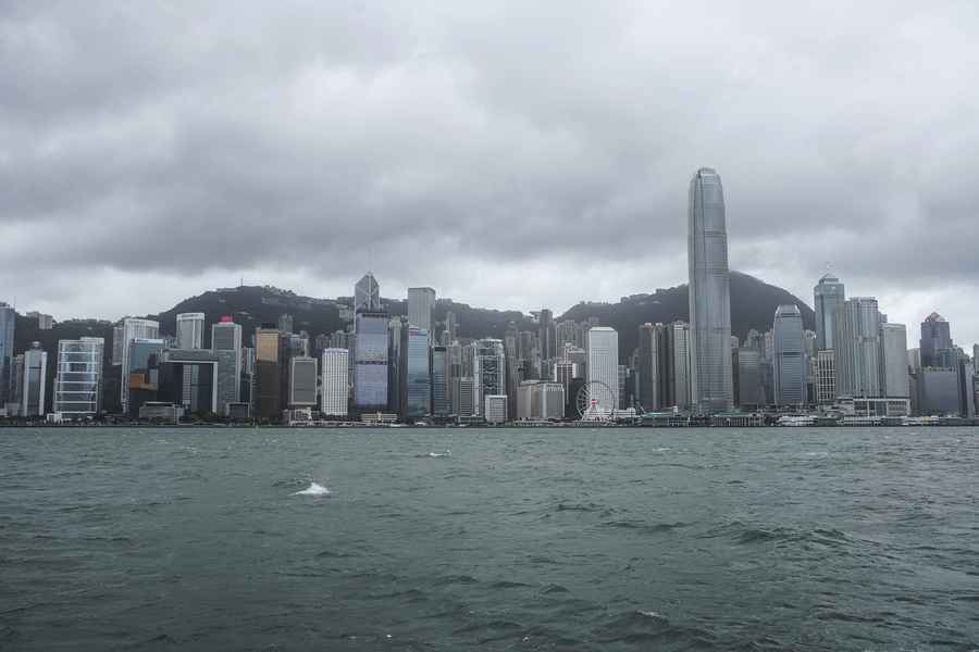 北京對香港高壓加劇經濟困境