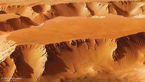驚人影片展現火星大峽谷的「夜之迷宮」