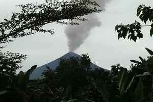 巴布亞新畿內亞大型火山噴發 日本評估是否引發海嘯