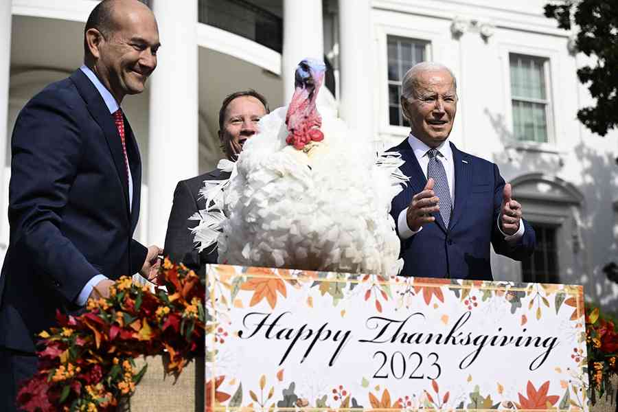 拜登過81歲生 以146根蠟燭避開年齡議題