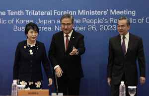 中日韓三國外長舉行會談 中共與日韓各有表述