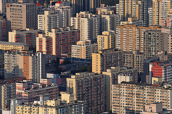 儘管中共政府採取一系列刺激措施，企圖重振房地產行業，但陷入困境的中國房地產市場在短期內幾乎沒有復甦跡象。圖為2021年9月17日北京住宅樓。(Greg Baker/AFP via Getty Images)