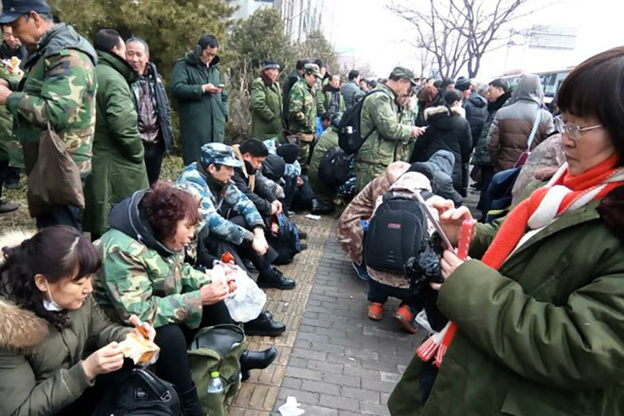 上萬老兵北京上訪 各地政府圍追堵截打傷數人