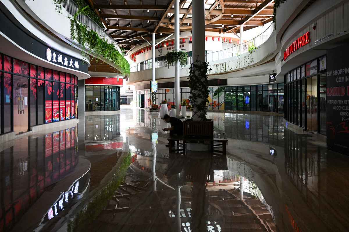 森林城市內的購物中心已遭遺棄。（Mohd RASFAN / AFP）