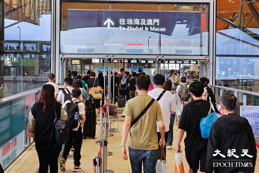 港人蜂擁北上消費 香港購物天堂或變遺址