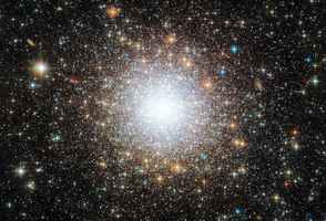 NASA新圖：藏在大麥哲倫星系中的球狀星團