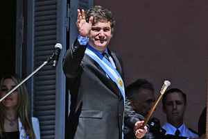 阿根廷新任總統簽署法令 削減五千個政府職位