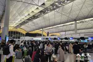 羽田機場事故跑道封閉 數十人滯留赤鱲角機場 