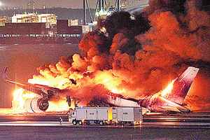 傳與保安廳飛機擦撞 日航客機起火燃燒