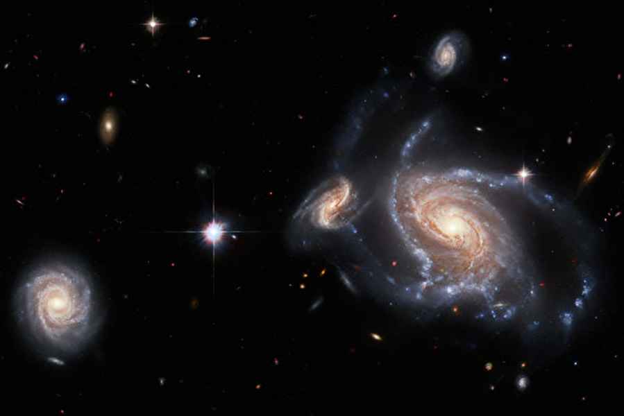 NASA公布新圖： 同框展示4個螺旋星系