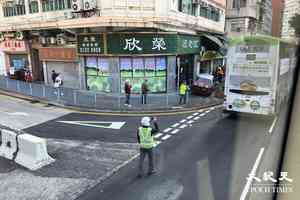 牛頭角的士剷行人路撞護老院 兩人受傷送院
