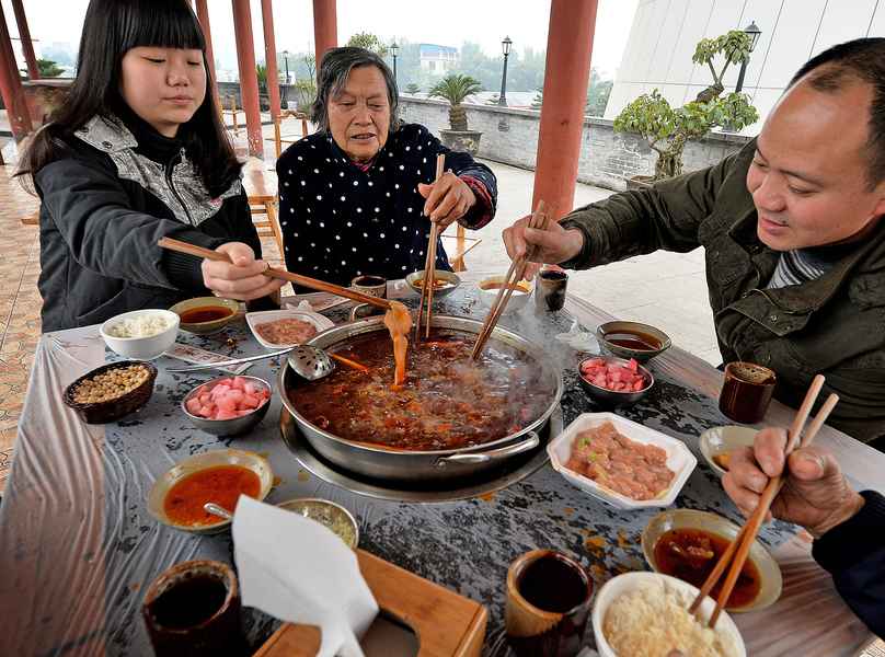 火箭注水揭秘 軍隊貪腐創出品牌