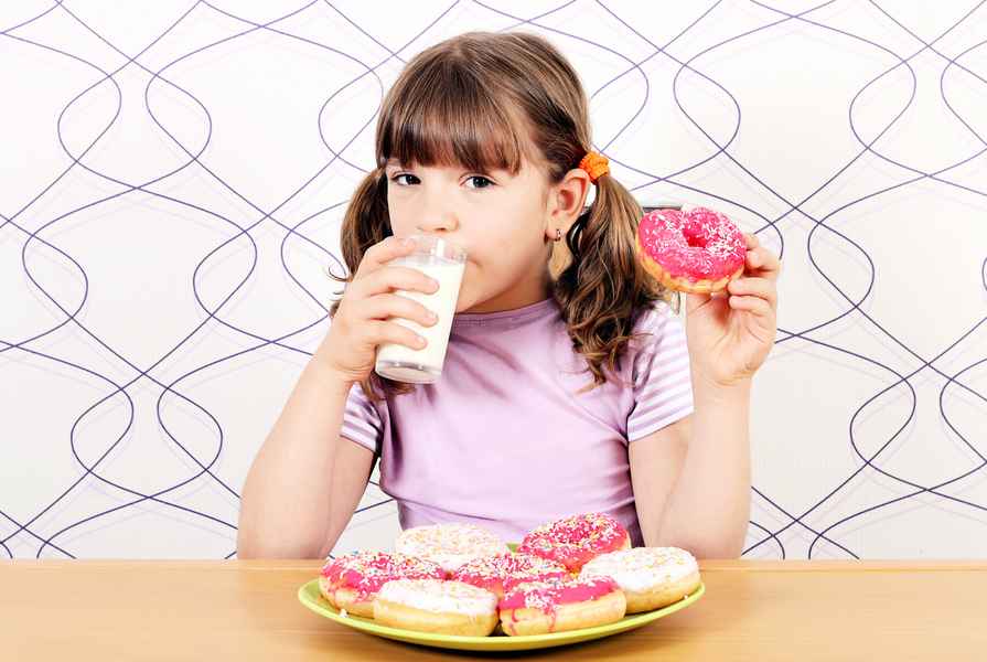 兒童吃零食、消夜不忌口 熱量超標恐致健康問題