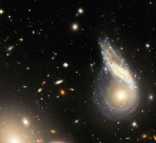 NASA新圖呈現兩星系相撞奇觀